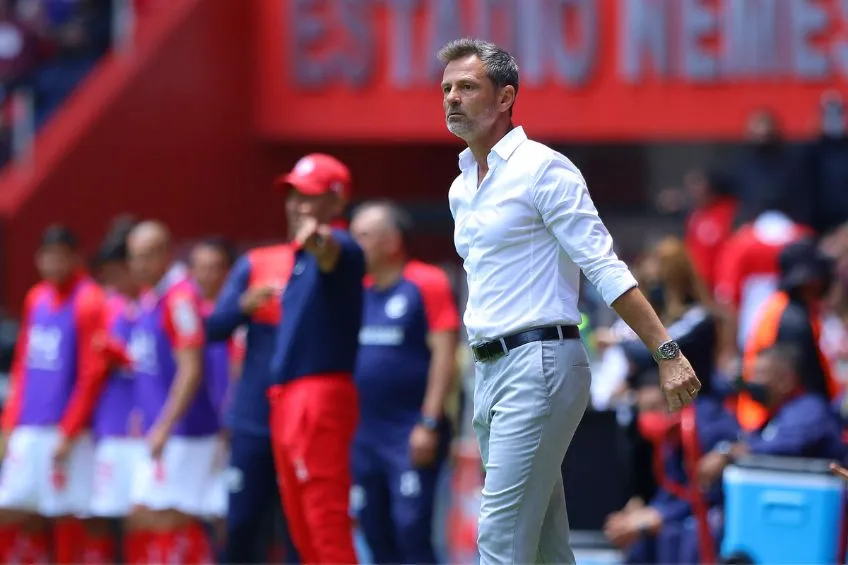 IMAGO7 Diego Cocca dirigiendo al Atlas