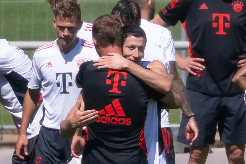 AP Julian Nagelsmann y Robert Lewandowski en despedida