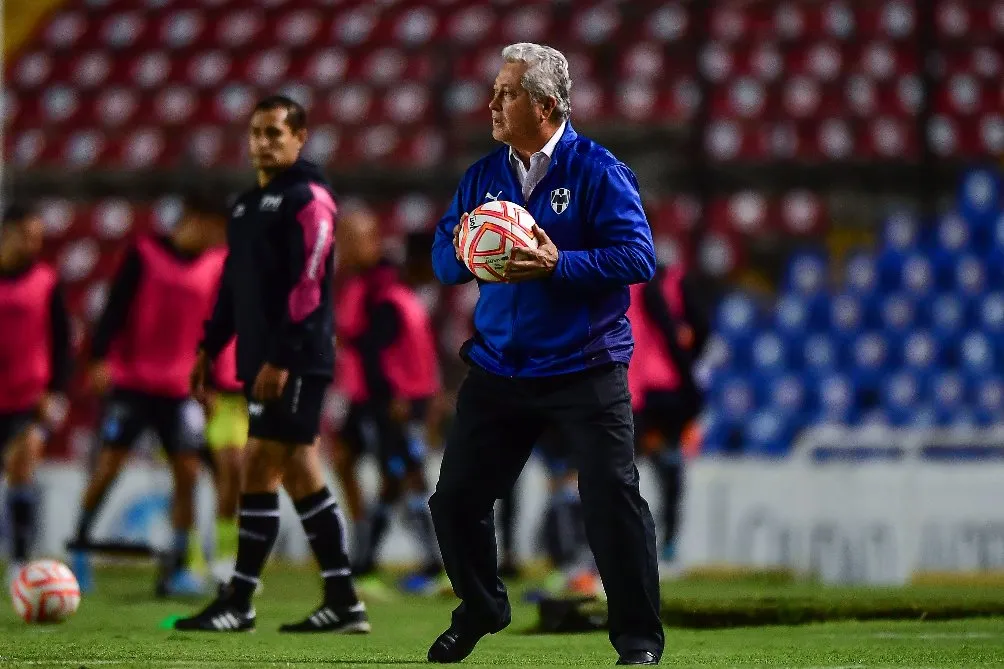 MEXSPORT Vucetich dirigiendo a Rayados