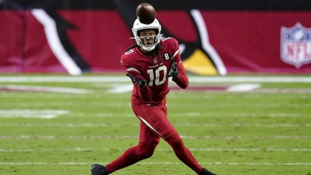 AP Hopkins fue a dejar agua helada con sus amigos