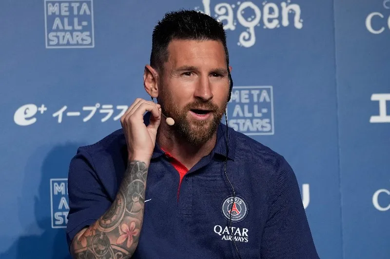 AP Messi en conferencia de prensa con el PSG