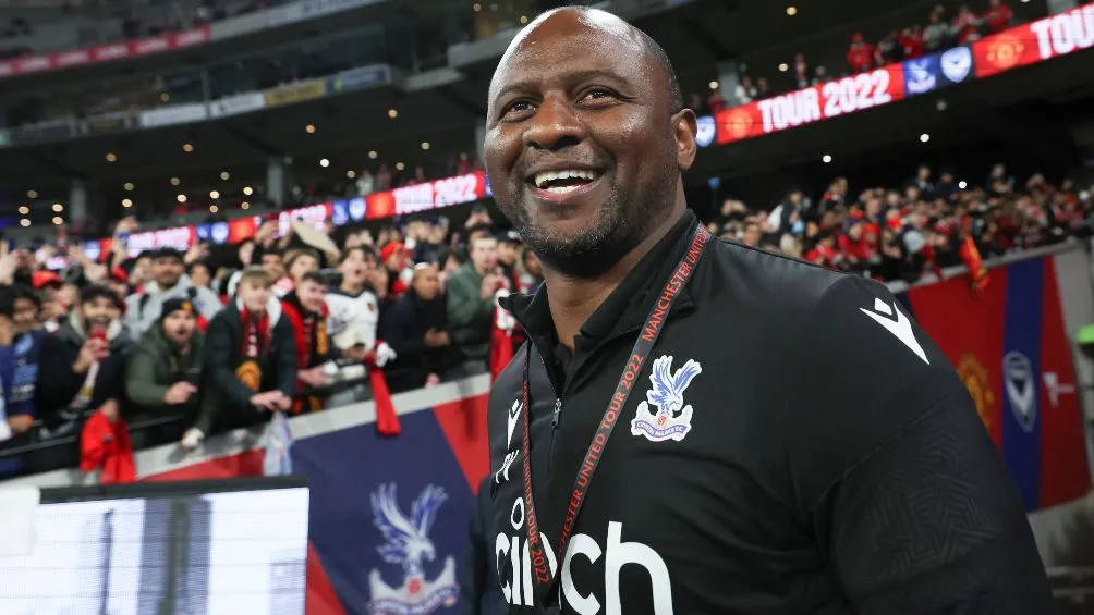 AP Patrick Vieira fue objeto de un encontronazo con un fan