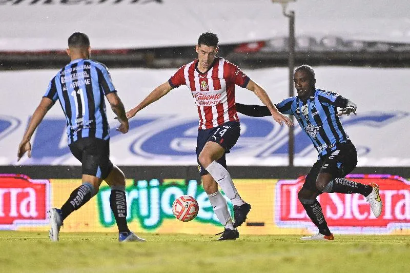 IMAGO7 Gallos contra Chivas en La Corregidora