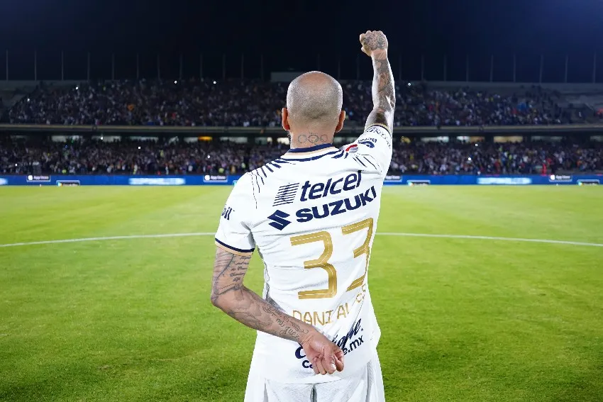 IMAGO 7 Dani Alves es su partido debut con Pumas