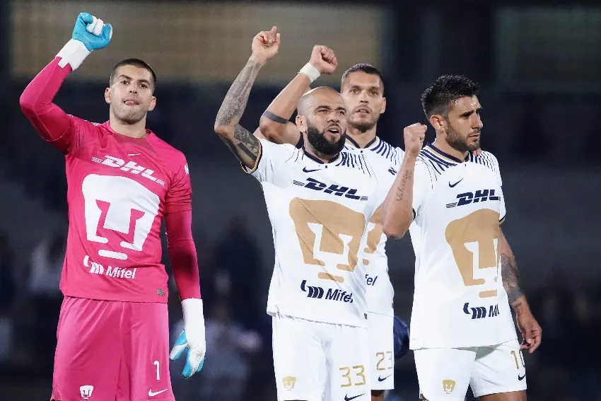 IMAGO 7 Dani Alves en su debut con Pumas