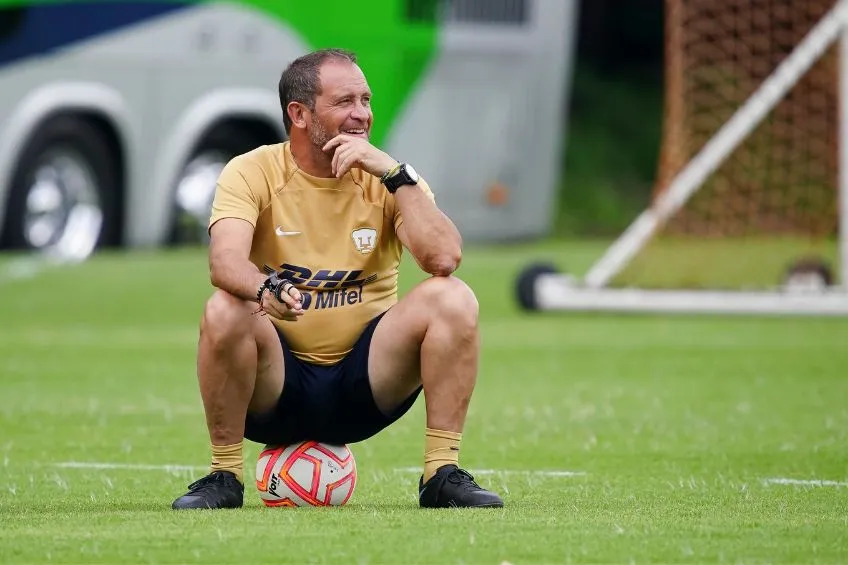 IMAGO7 Andrés Lillini entrenando a Pumas