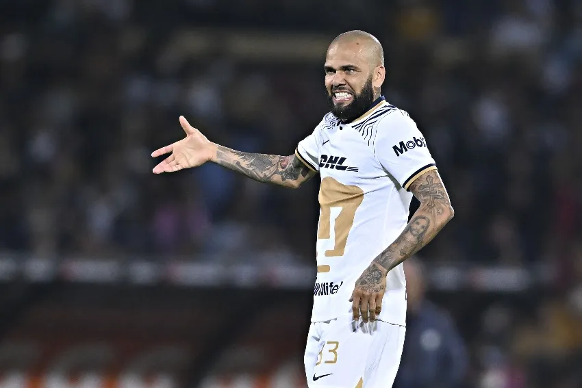IMAGO 7 Dani Alves en su debut con Pumas