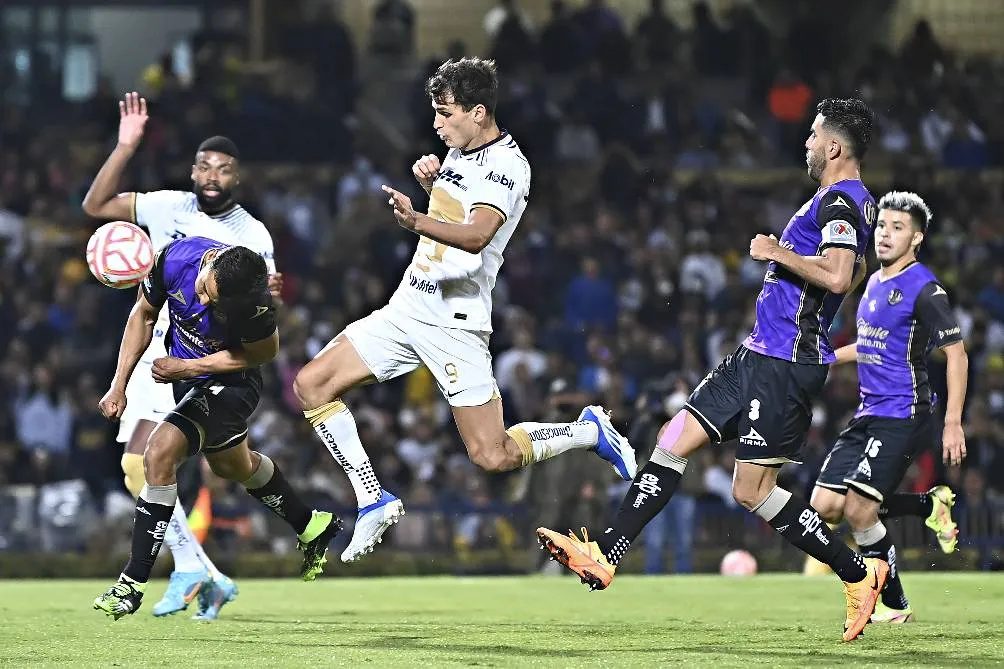 IMAGO7 Caballero consideró que Dinneno sacó la pelota a saque de meta