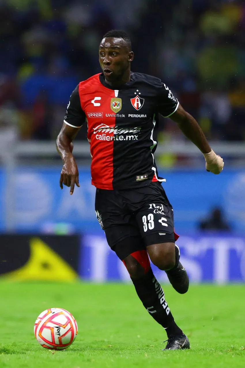 IMAGO 7 Julián Quiñones en un partido de Atlas