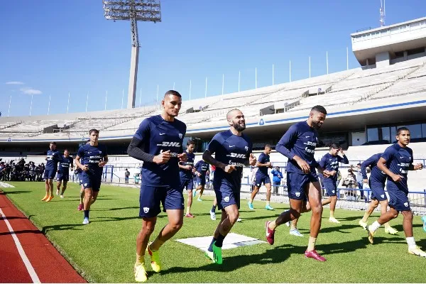 IMAGO7 Dani Alves, Higor Meritao y Diogo de Oliveira en Pumas