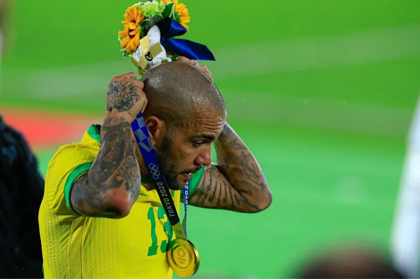 MEXSPORT Dani Alves tras ganar la medalla de oro en Tokio 2020