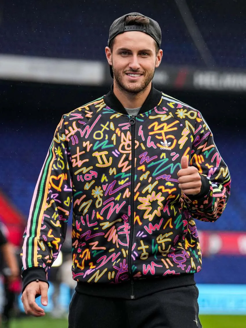 TWITTER: @Feyenoord Santi Giménez en su presentación con Feyenoord