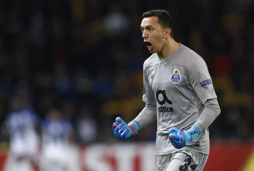 AP Marchesín en festejo de un gol de los 'Dragones'
