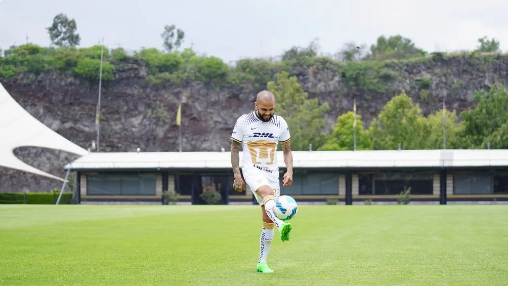 MIGUEL PONTÓN Dani Alves será una de las grandes atracciones