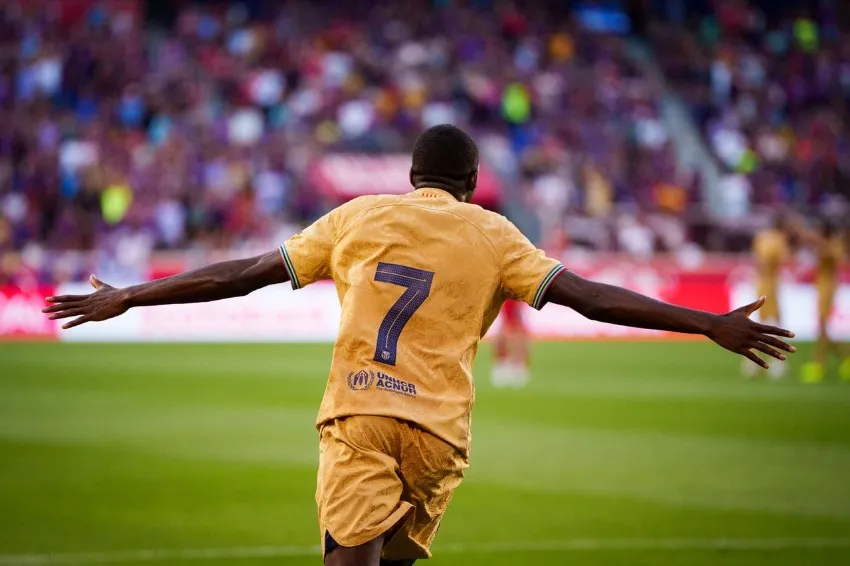 TWITTER: @FCBarcelona Dembélé, renovó con el Barça