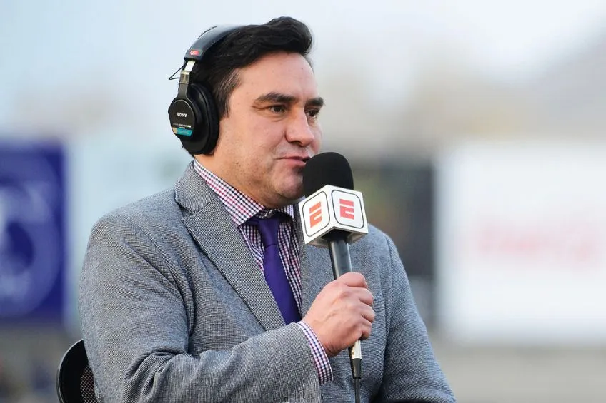 IMAGO7 Jorge Pietrasanta durante una transmisión de un partido