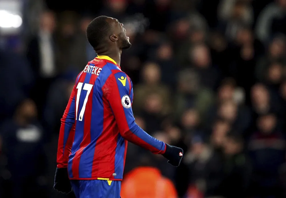 AP Christian Benteke eufórico tras fallar un penal