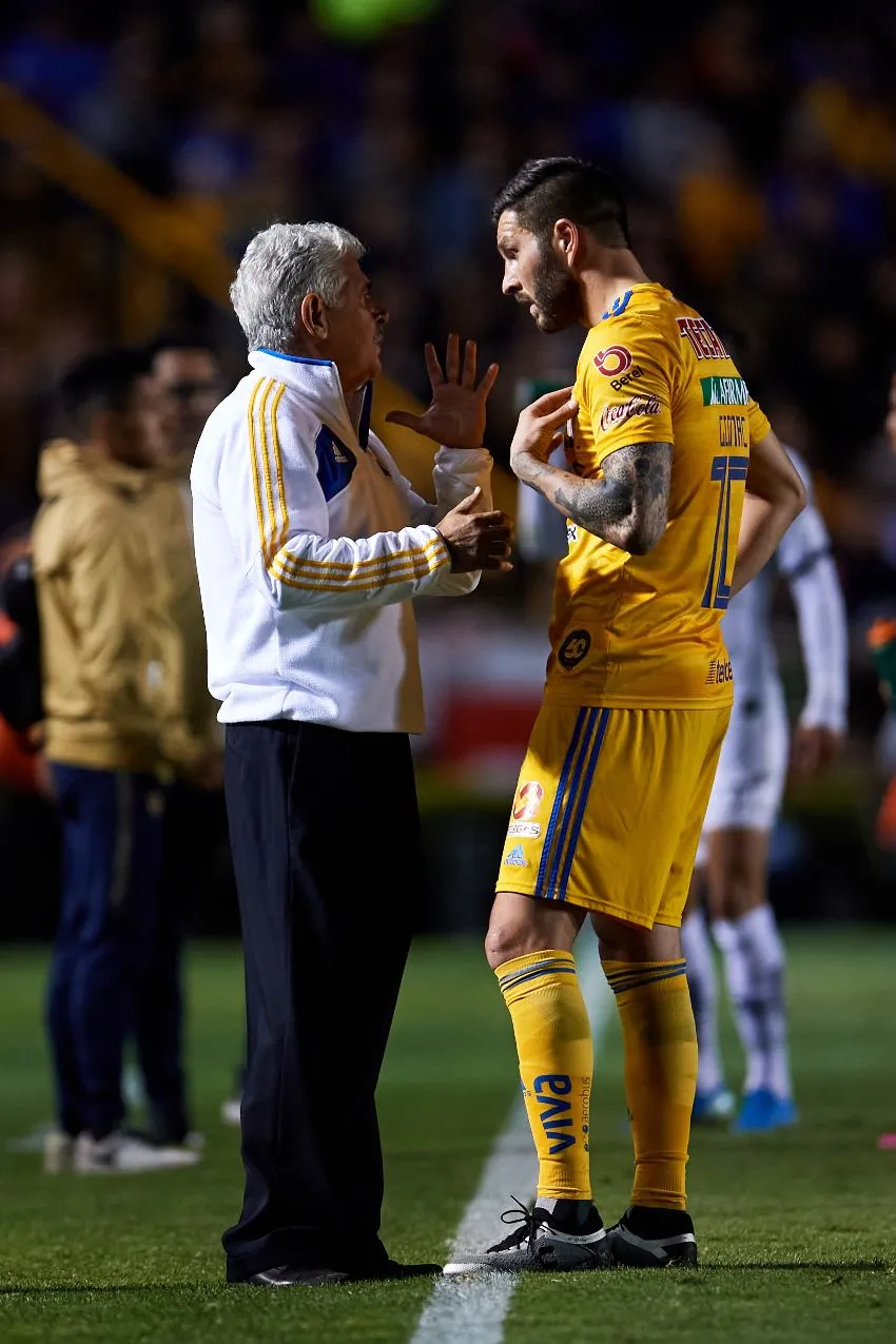 MEXSPORT Tuca Ferretti y Gignac en un partido de Tigres