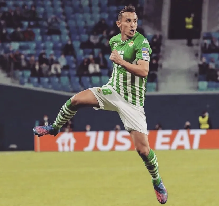 Twitter: @AGuardado18 Andrés Guardado en partido con el Betis