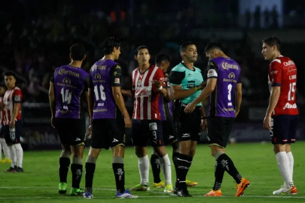 IMAGO7 Los rojiblancos se han envuelto en reclamos con el árbitro