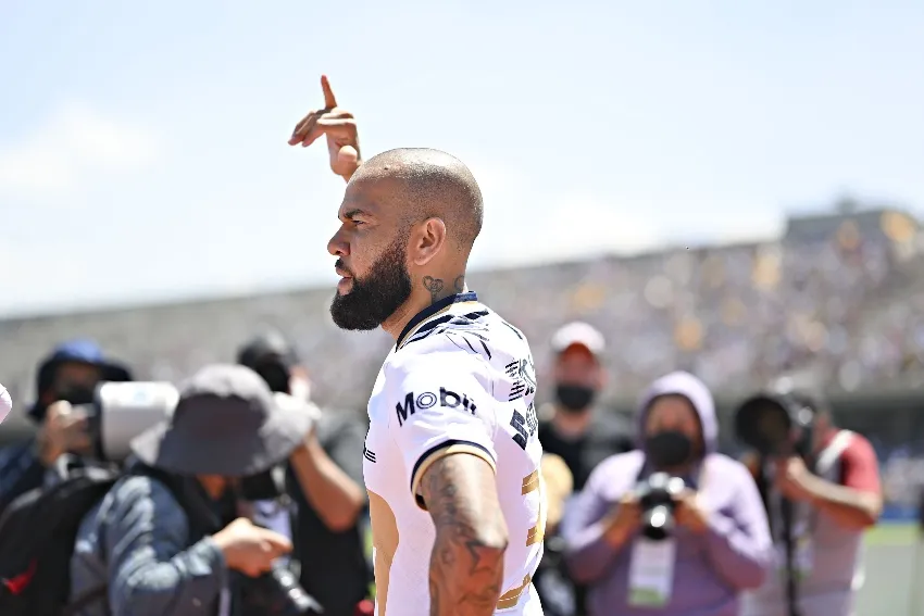 IMAGO 7 Dani Alves en un partido con Pumas