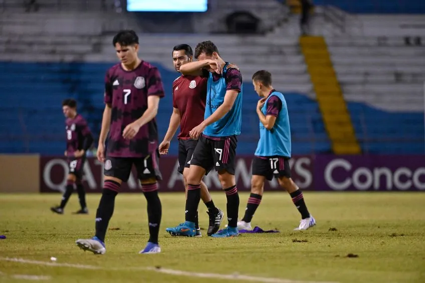 IMAGO7 Jugadores del Tri Sub 20 lamentando la eliminación