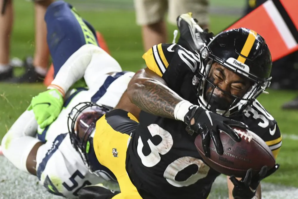 AP Los Steelers anotan frente a Seattle