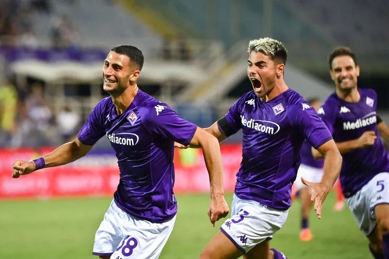 AP Jugadores de Fiorentina en festejo de gol
