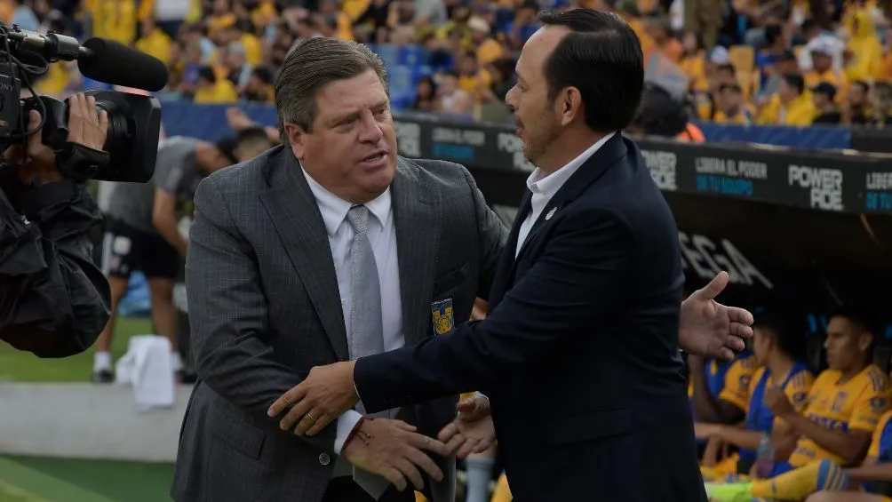 IMAGO7 El técnico felino se mostró molesto por el arbitraje