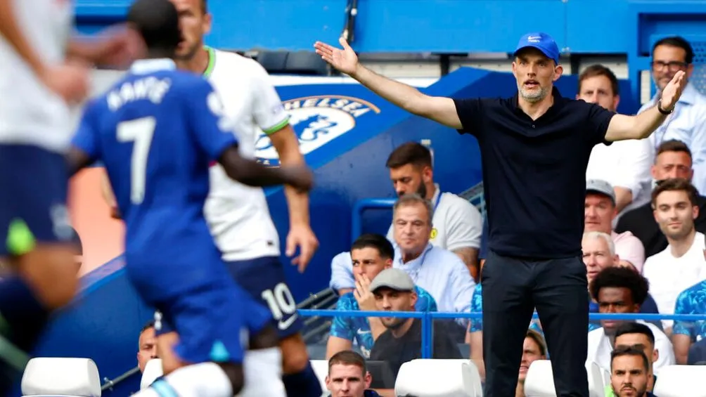 AP Thomas Tuchel se calentó durante el segundo tiempo
