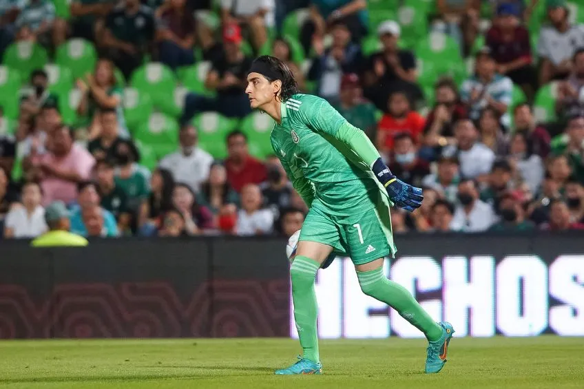 IMAGO7 Carlos Acevedo durante un partido de México