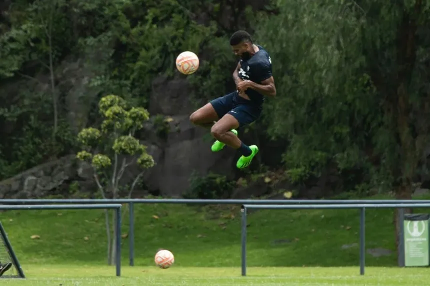 MIGUEL PONTÓN Diogo de Oliveira en entrenamiento con Pumas