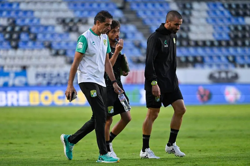 IMAGO7 Renato Paiva siente el respaldo de sus jugadores