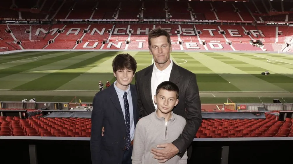 TWITTER @TomBrady Brady de visita en Old Trafford