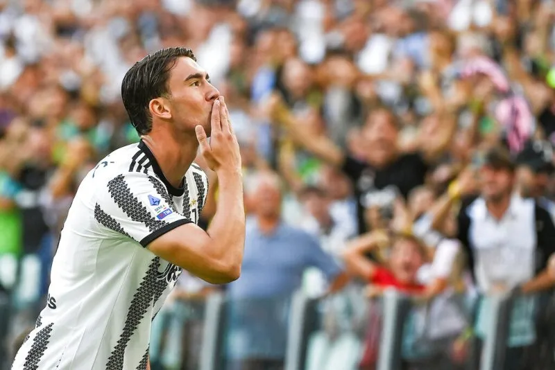 AP Dusan Vlahovic en festejo con Juventus