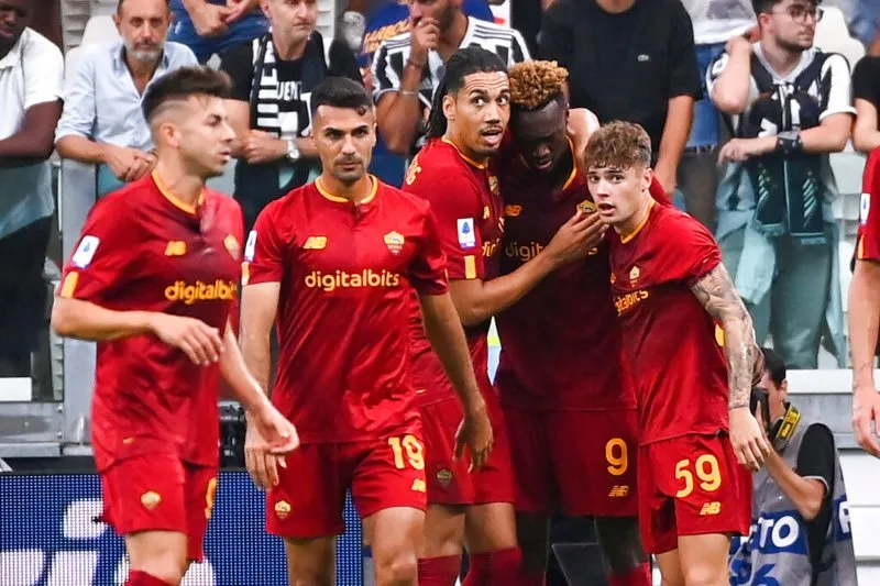 AP Jugadores de la Roma en festejo