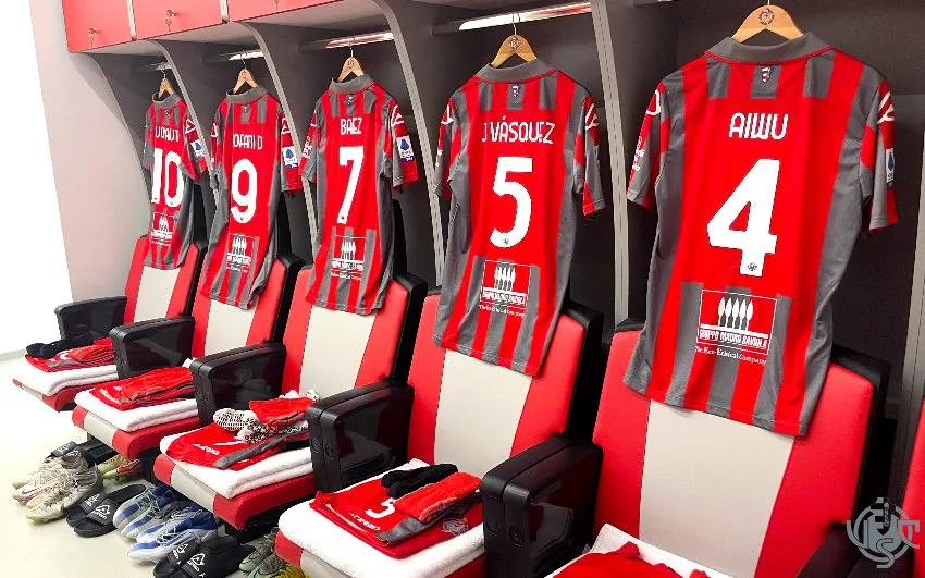 TWITTER: @USCremonese Playera de Johan Vásquez previo al partido