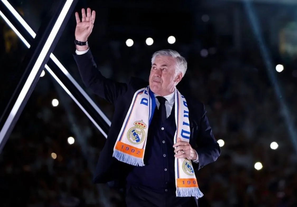 @MRANCELOTTI Carletto agradeciendo a la afición