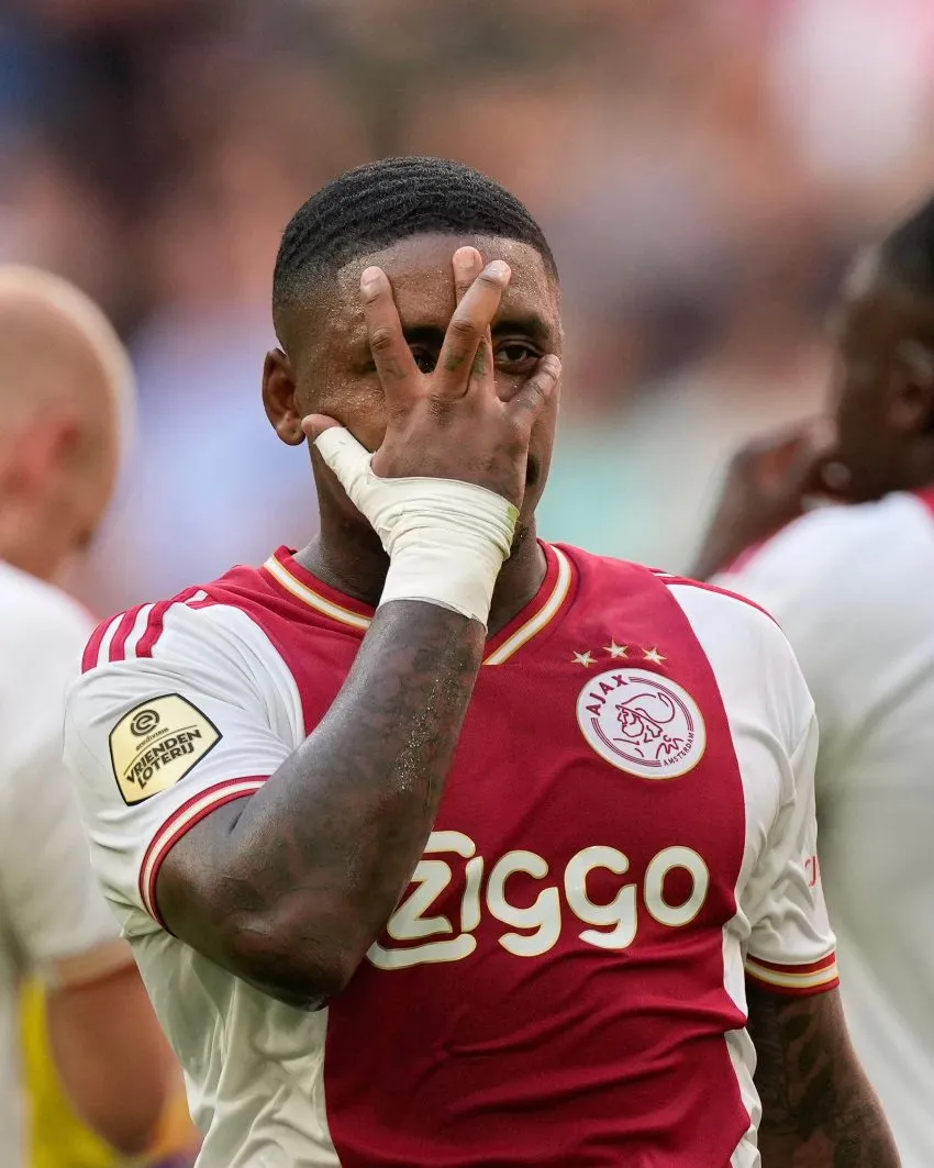 TWITTER: @AFCAjax Steven Bergwijn tras su doblete