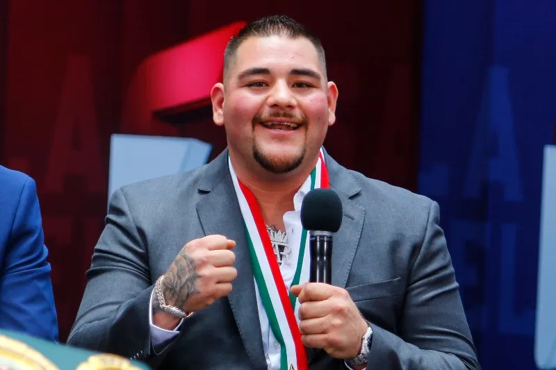 IMAGO7 Andy Ruiz durante una conferencia de TV Azteca