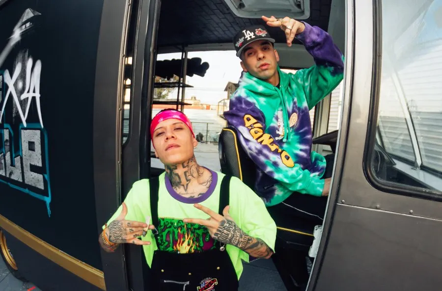 TWITTER @santa_fe_klan_ El rapero con MC Davo