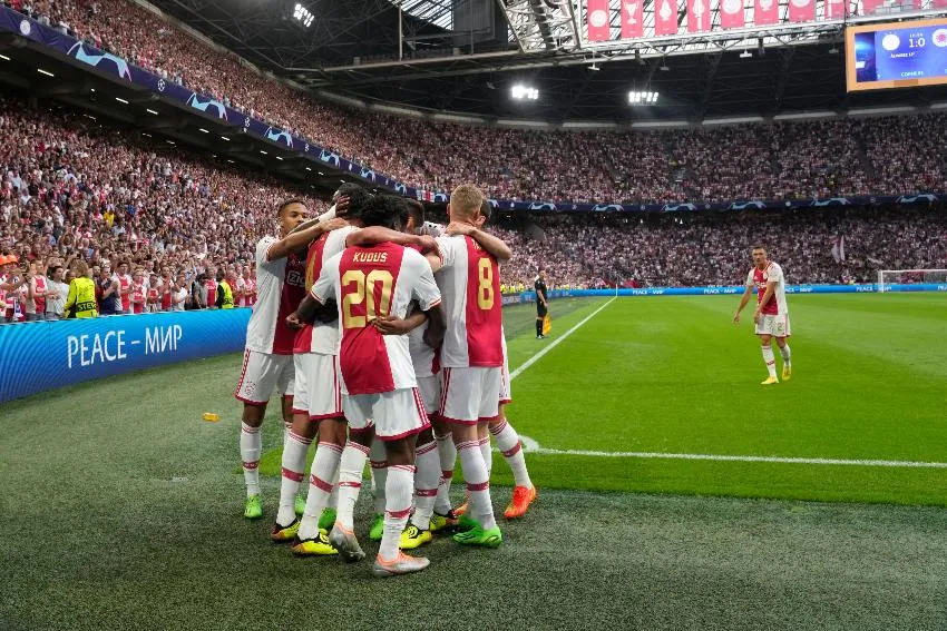 AP Ajax goleó al Rangers de Escocia