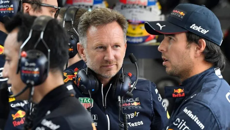 AP Checo y Helmut en diálogo