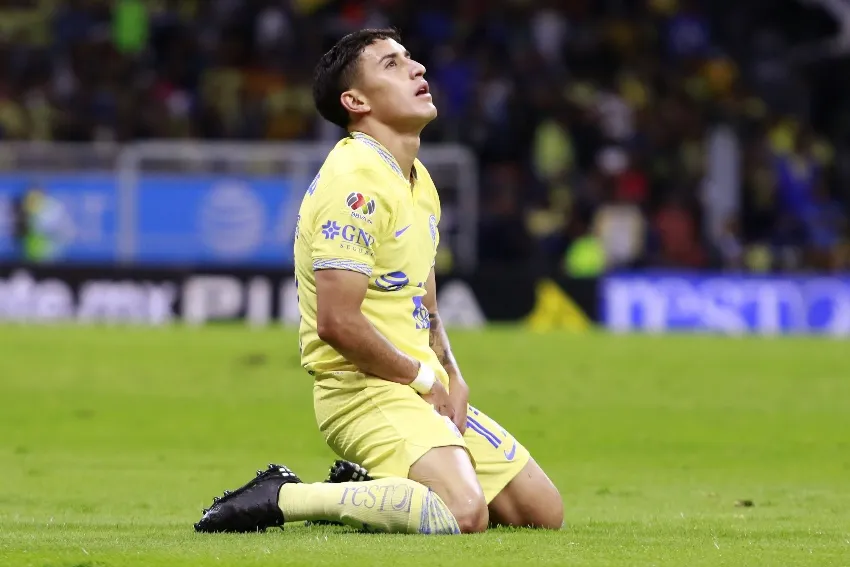 MEXSPORT Alejandro Zendejas en un partido de América