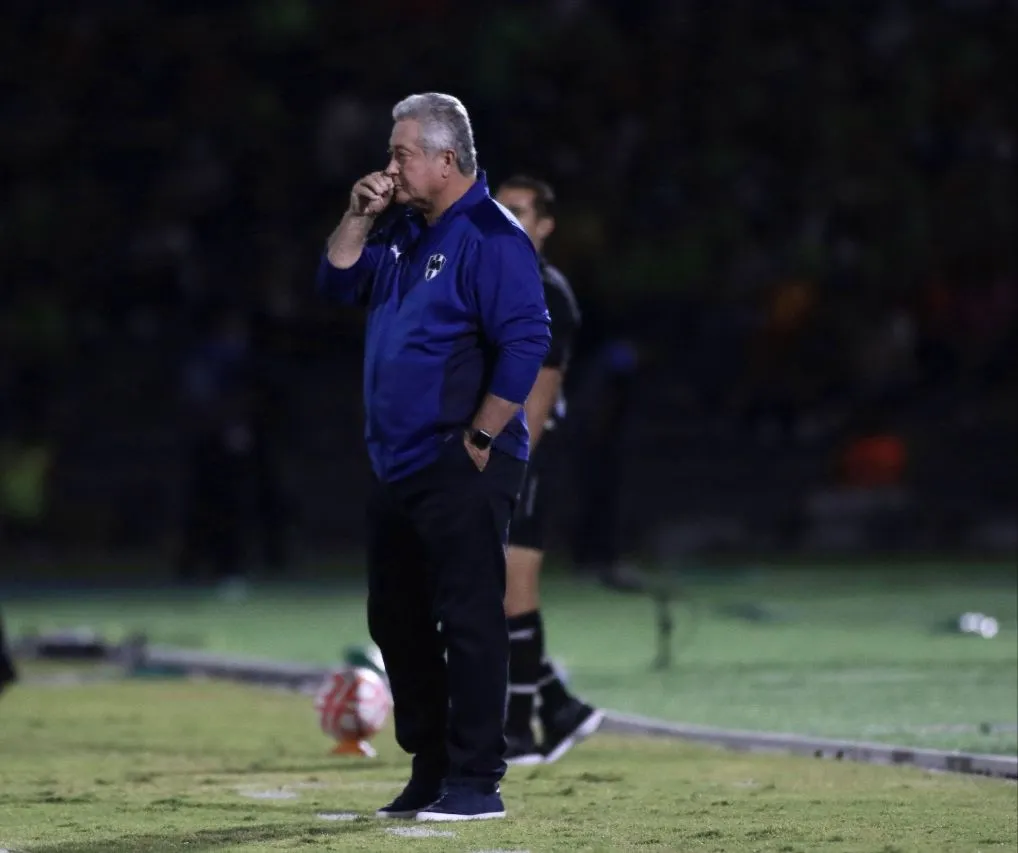 MEXSPORT Vucetich dirigiendo a Monterrey