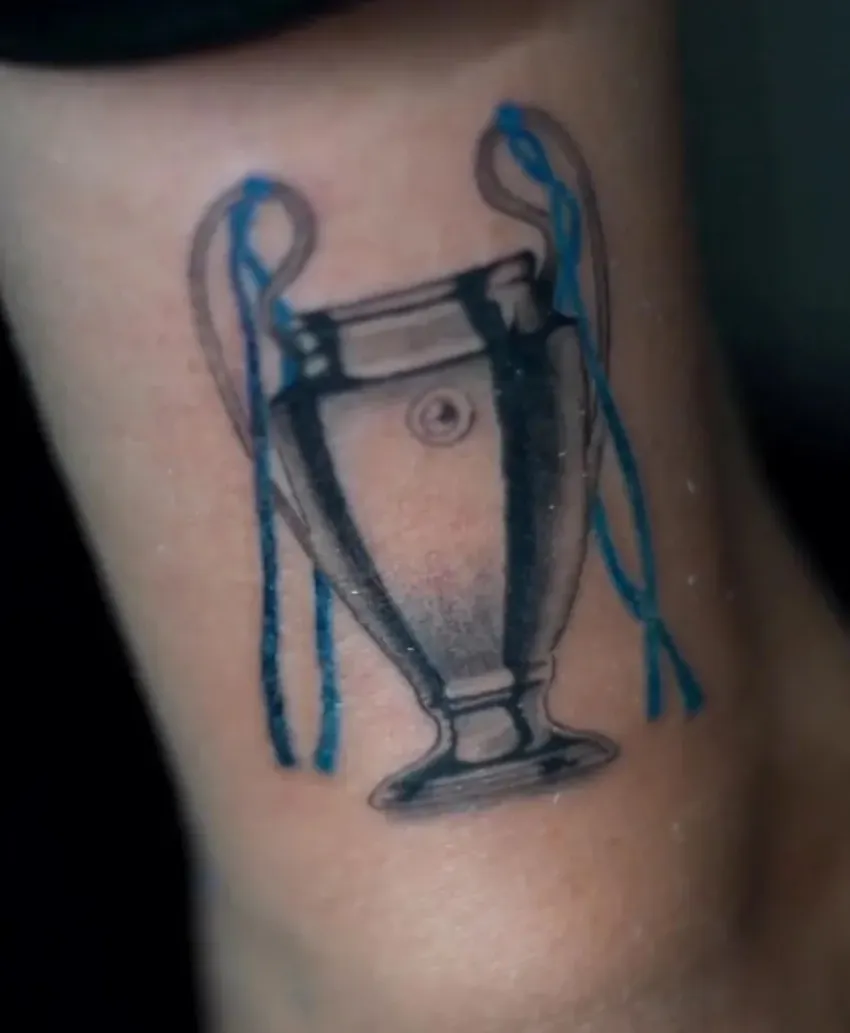 INSTAGRAM: @mileslangford Tatuaje de la Champions League