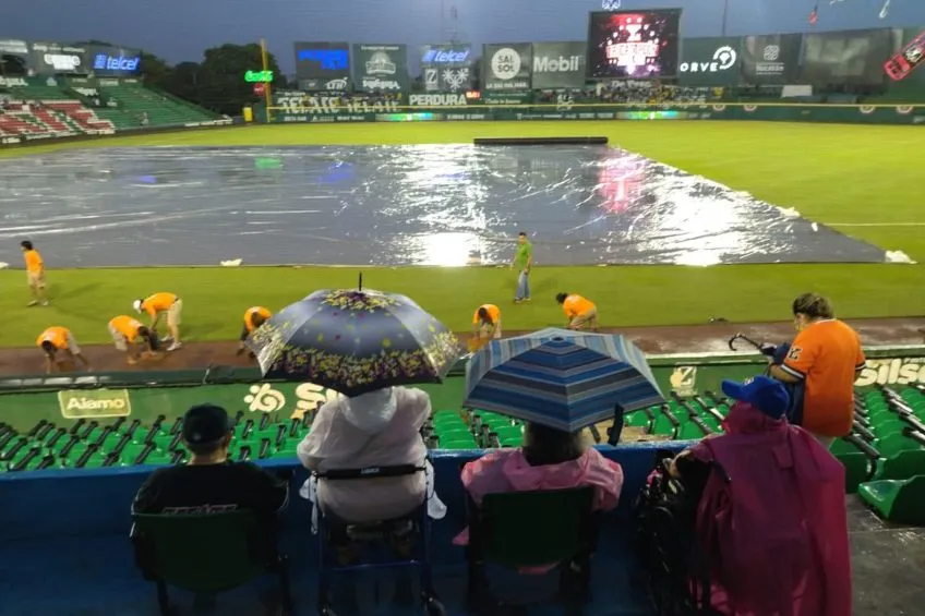 TWITTER: @SeptimaEntrada_ Parque Kukulcán previo a un juego de Leones de Yucatán