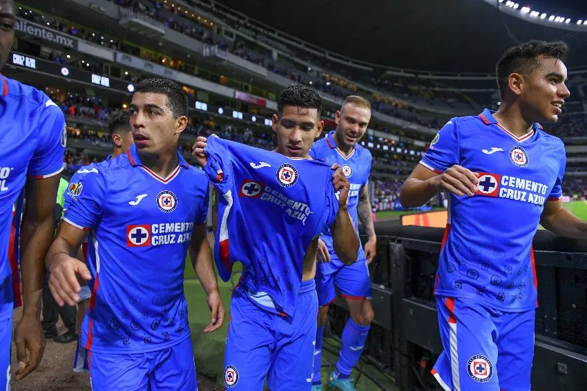 MEXSPORT Antuna celebrando su gol vs Chivas