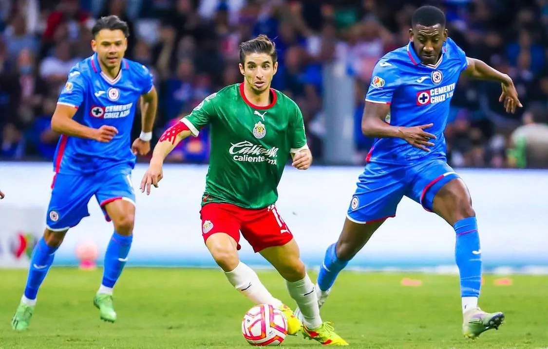 @CHIVAS Brizuela ante Cruz Azul en el Estadio Azteca