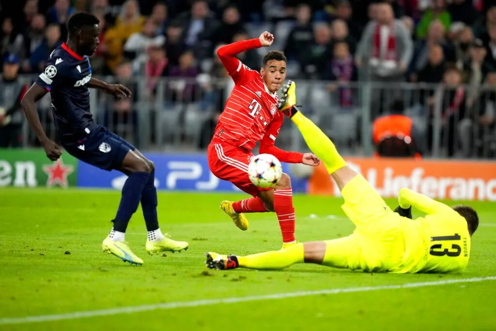 AP Jamal Musiala buscando anotar un gol